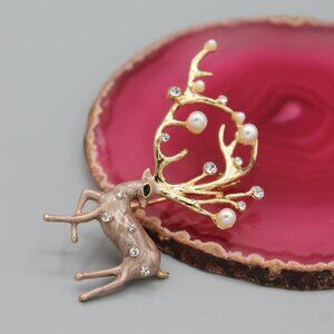 Deer Holidays Christmas pin brooch jewelry fashion pearl pearls elegant new